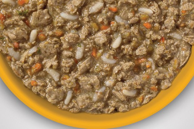 Chicken and Vegetable Medley (Homemade Cat Food: 10 DIY Ideas)