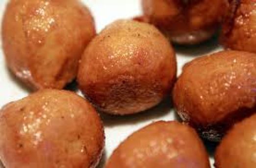 Deluxe Fish Balls (Homemade Cat Food: 10 DIY Ideas)